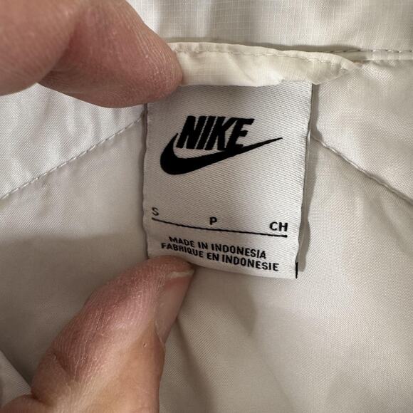 Nike Quilted Shirt Jacket Mens Small White Snap Front Puffer Pockets FB8732-133 - Picture 9 of 15